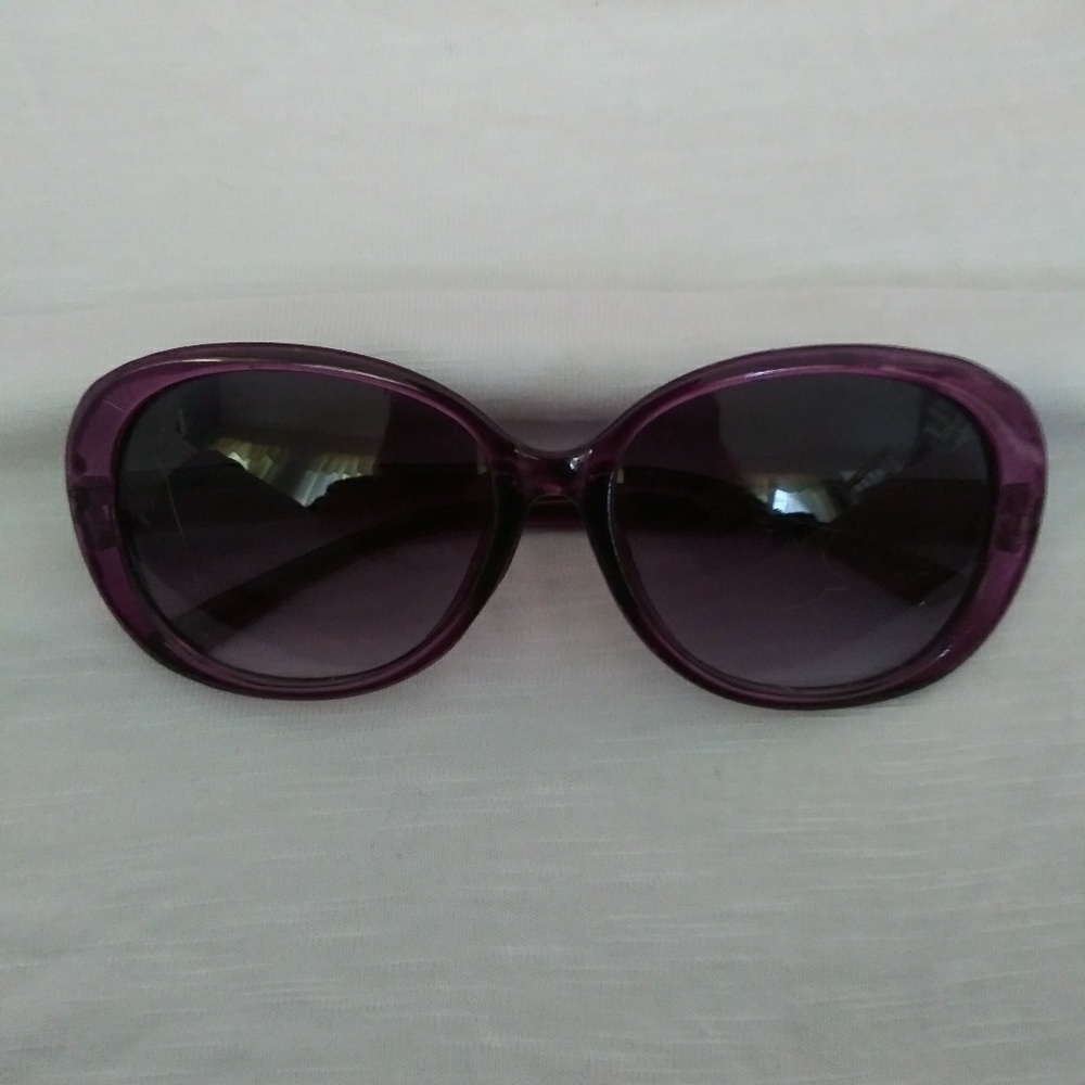 💜Purple frame oval sunglasses.